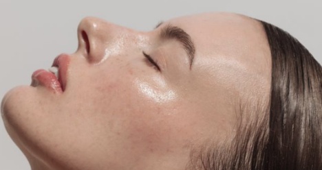 Natural skin detail from Kozie’s card-news photography